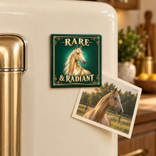 Seltene und strahlende goldene Akhal-Teke-Pferdeku Magnet