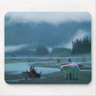 Seltener Geistbär und Misty BC River Mousepad