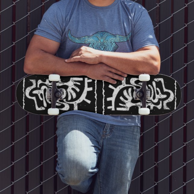 Seltsame Kreaturen b&w abstrakte Kunst Skateboard (Außenbereich 3)