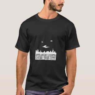 Seltsame Lichter über der Stadt T-Shirt