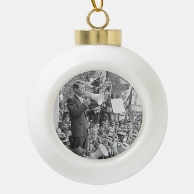 Sen. Robert Kennedy Campaigning für US-Präsident Keramik Kugel-Ornament (Vorderseite)