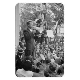 Sen. Robert Kennedy Campaigning für US-Präsident Magnet