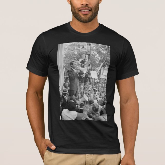 Sen. Robert Kennedy Campaigning für US-Präsident T-Shirt (Vorderseite)