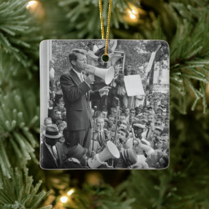 Senator Robert Kennedy bei seinem Wahlkampf um die Keramikornament