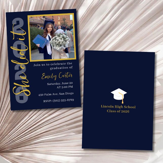 Senior 2026 Graduation Photo Invitation Navy Gold Einladung (Von Creator hochgeladen)