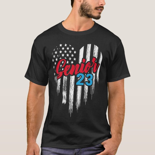 Senior 23 2023 Abschluss Graduate American Flag H T-Shirt (Vorderseite)