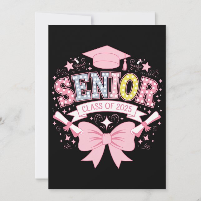 Senior Class of 2025 Abschluss Pink Coquette Bow Einladung (Vorderseite)