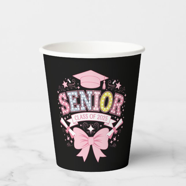 Senior Class of 2025 Abschluss Pink Coquette Bow Pappbecher (Vorderseite)