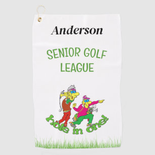 Senior Loch in einem Golftuch Golfhandtuch