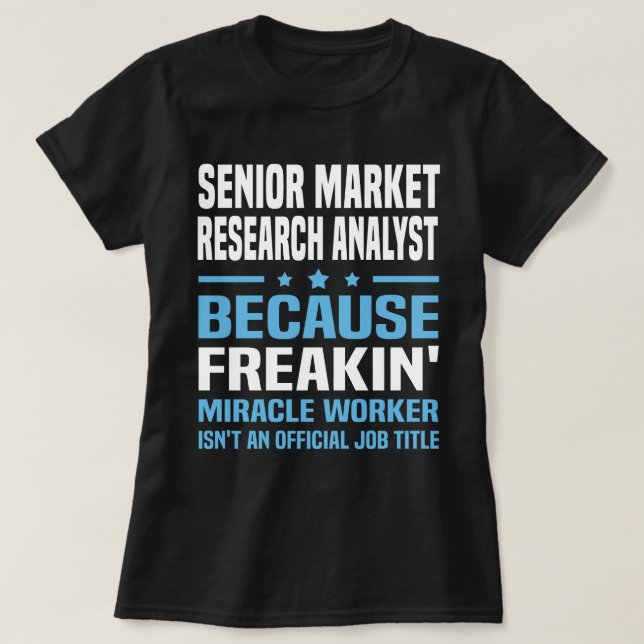 Senior Market Research Analyst T-Shirt (Design vorne)