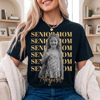 Senior Mom Foto Gestapelte Typografie Benutzerdefi T-Shirt