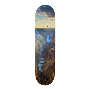Senken Sie Fälle vom Punkt des Künstlers Skateboard
