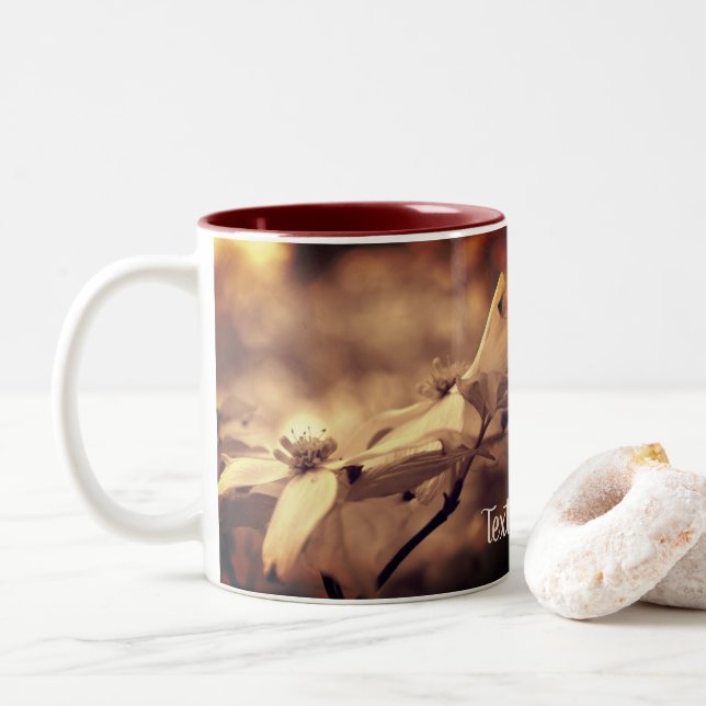 Sepia Dogwood-Blume Personalisiert Zweifarbige Tasse (Mit Donut)