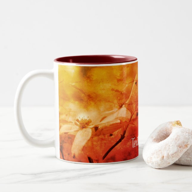 Sepia Dogwood Floral Art Personalisiert Zweifarbige Tasse (Mit Donut)