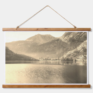 Sepia-getönter Silbersee mit Berglandschaft Wandteppich Mit Holzrahmen