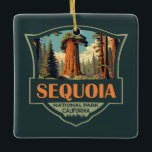 Sequoia Nationalpark Illustration Retro Keramikornament<br><div class="desc">Sequoia Vektorgrafik Design. Der Park ist der höchste Punkt in den benachbarten United Staaten,  Mount Whitney,  und liegt südlich des Kings Canyon National Park.</div>