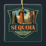 Sequoia Nationalpark Illustration Retro Keramikornament<br><div class="desc">Sequoia Vektorgrafik Design. Der Park ist der höchste Punkt in den benachbarten United Staaten,  Mount Whitney,  und liegt südlich des Kings Canyon National Park.</div>
