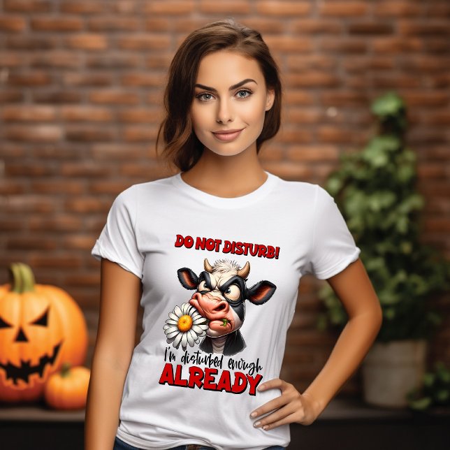 Serene Bovine mit blühendem Schatz T-Shirt (Von Creator hochgeladen)