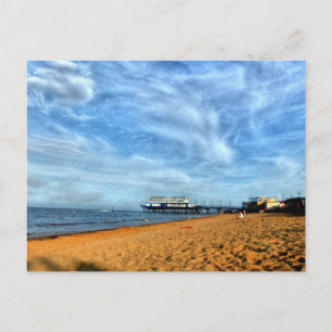 Serene Bright Beach mit Pier & Marmorwolken Postkarte