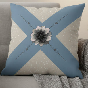 Serene Décor Staubblau und Beige Dahlia Kissen