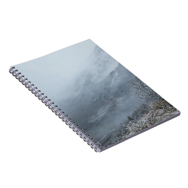 Serene Frosty Winter Alpine Spirituosen Notebook Notizblock (Rechte Seite)