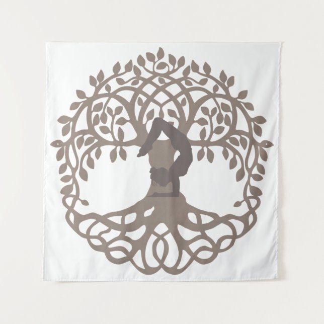 Serene Gray-White Yoga Pose vom Baum des Lebens Wandteppich (Vorderseite)