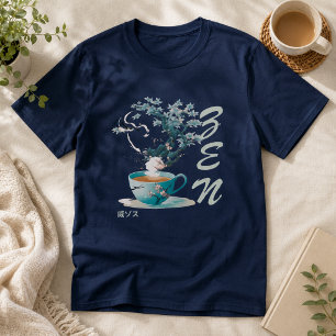 Serene Japanischer Teecup mit Kirschblüten T-Shirt