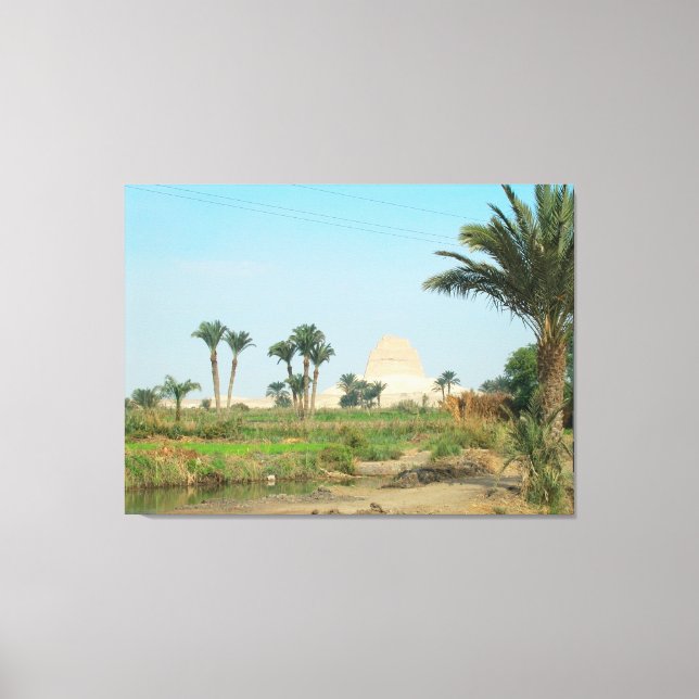Serene Nile View - Pyramiden und Palmen Leinwand (Vorderseite)