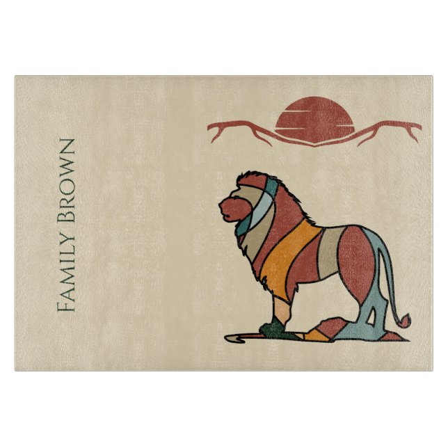 Serene Savanna Kind Lion Custom Family Name Schneidebrett (Vorderseite)