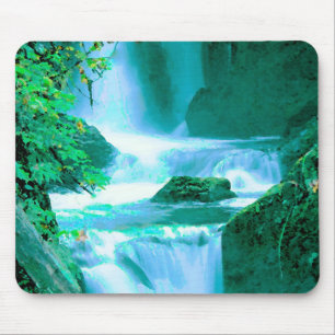 Serene Waterfall in Blau und Grün Mousepad