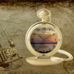 Serenity Prayer Orange Seascape Sunset Taschenuhr<br><div class="desc">Klassische und stilvolle Taschenuhr mit schwarzen Ziffern,  die einen dramatischen,  orangefarbenen Sonnenuntergang über dem Wasser mit dem inspirierenden Serenity Gebet in stilvollem,  schwarzem Text bedruckt. Wählen Sie aus Gold oder Silbermetall.</div>