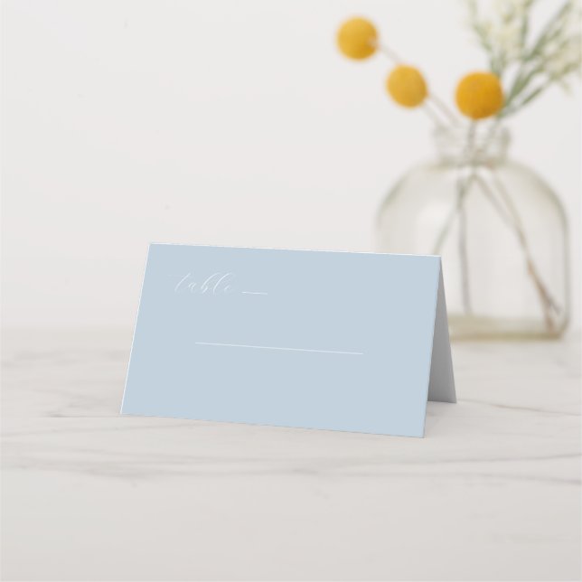 Seriöses blaues minimalistisches Tischschild Platzkarte (Vorderseite)