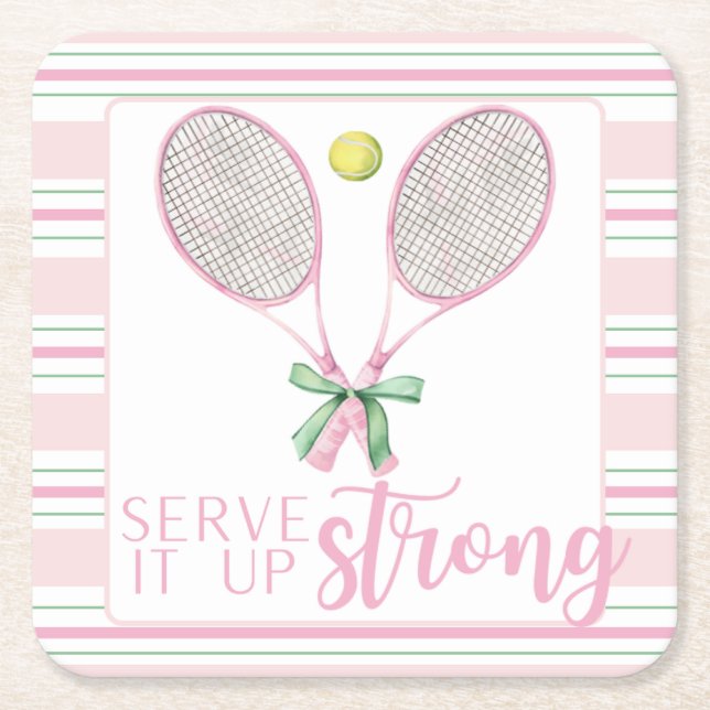 "Serve It Up Strong" Pink Tennis Racket  Rechteckiger Pappuntersetzer (Vorderseite)