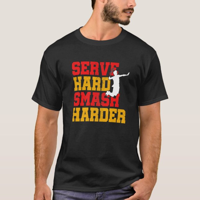 Servieren Sie Hard Smash Harder Badminton Player S T-Shirt (Vorderseite)