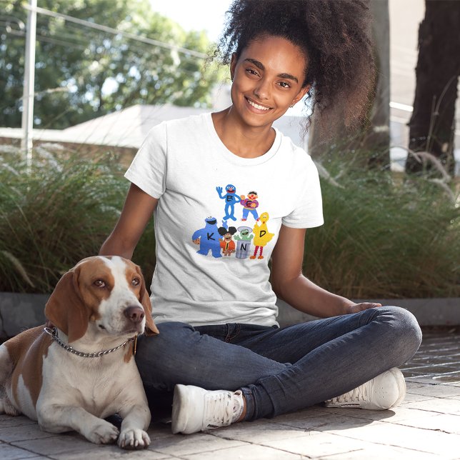 Sesamstraße | Seien Sie freundlich - Gebärdensprac T-Shirt (Person wearing t-shirt)