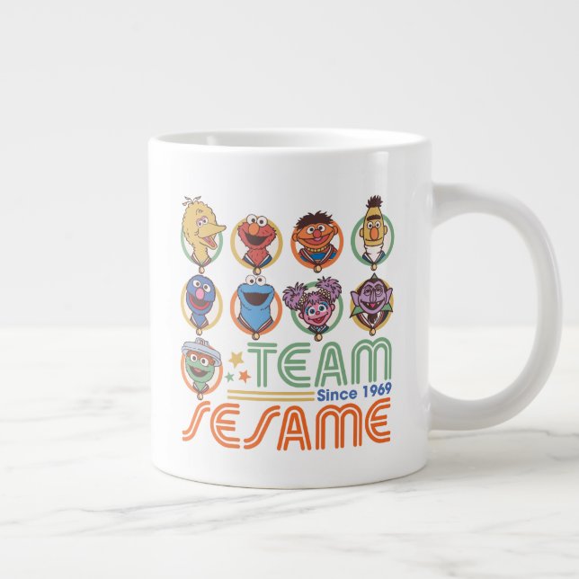 Sesamstraße | Team Sesame Seit 1969 Jumbo-Tasse (Rechts)