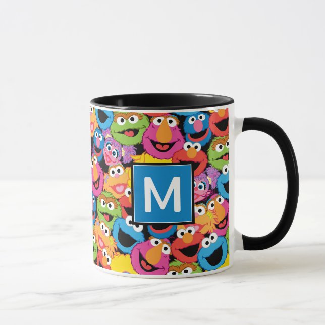 Sesamstraße-Zeichen gegenüber Monogramm Tasse (Rechts)