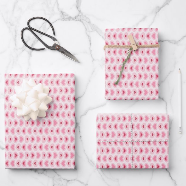 Set aus 3 - Moderne hellrosa und rote Herzen Geschenkpapier Set (Vorderseite)