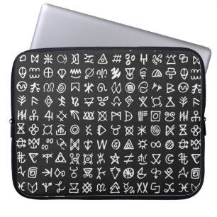 Set der Symbole rune Buchstaben Schriftart. Antike Laptopschutzhülle