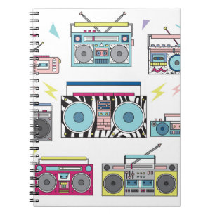 Set verschiedener Vintager Kassettenabspielgeräte. Notizblock