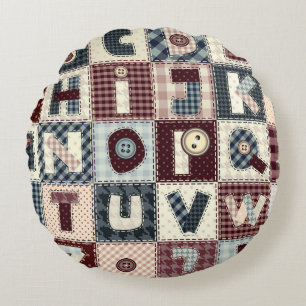 Set von Buchstaben im Patchwork-Stil. Mai b Rundes Kissen