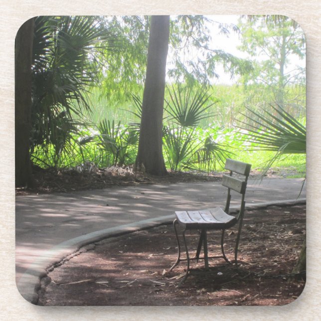 Setzen Sie sich auf einem Untersetzer auf das Path (Vorderseite)