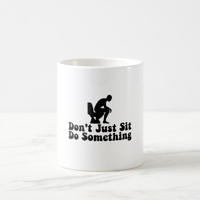 Setzen Sie sich nicht einfach hin - lustige Toilet Kaffeetasse (Mittel)