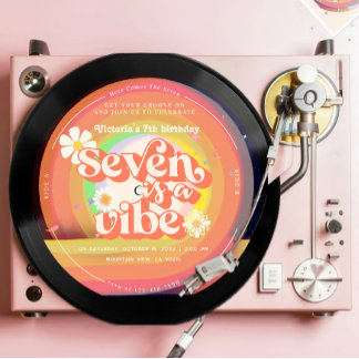 Seve ist ein Vibe Groovy Retro Vinyl Rainbow Daisy Einladung