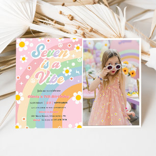 Seven is a Vibe Groovy Daisy Rainbow 7. Geburtstag Einladung