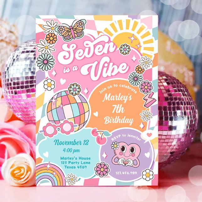 Seven ist ein Vibe Retro Preppy Varsity Birthday Einladung (Von Creator hochgeladen)