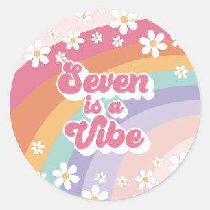 Seven ist ein Vibe Retro Rainbow 7. Geburtstag Runder Aufkleber