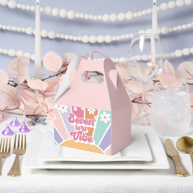 Seven ist ein Vibe Retro Sunshine Rainbow Daisy Geschenkschachtel (Hochzeit)