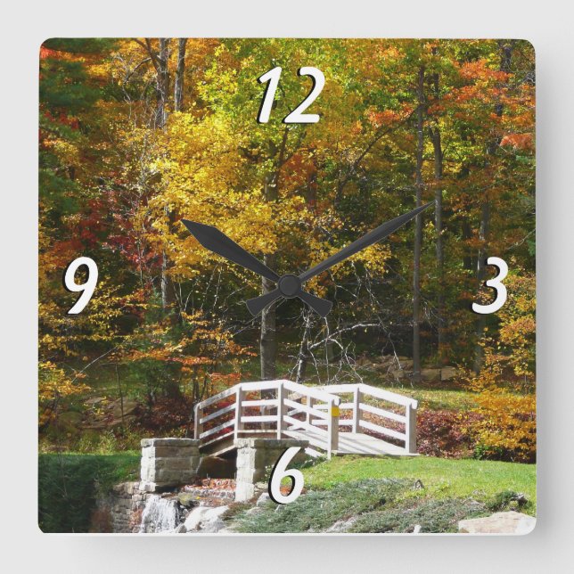 Seven Springs Fall Bridge I Herbst Landschaft Quadratische Wanduhr (Vorderseite)