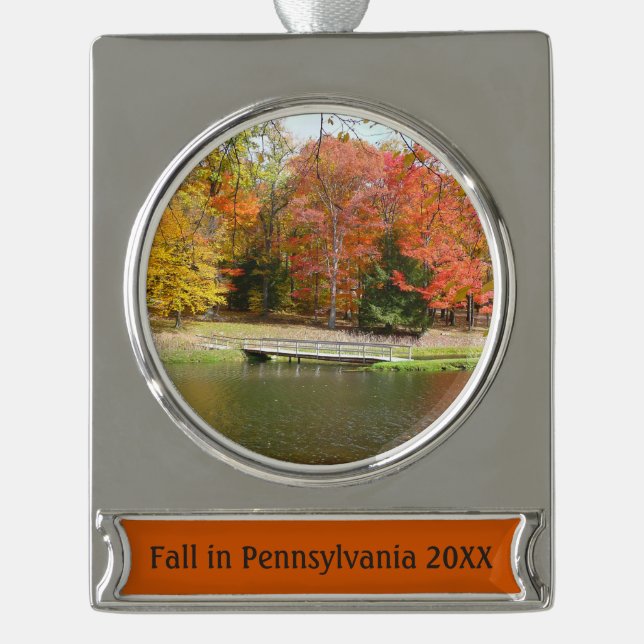 Seven Springs Fall Bridge III Herbstlandschaft Banner-Ornament Silber (Vorderseite)